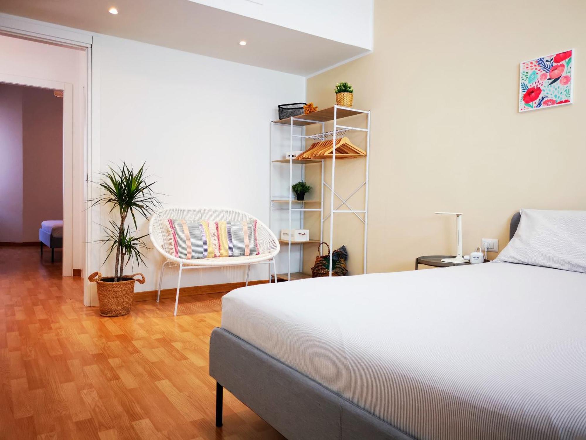 Spacious Apartment 50 Meters From The Metro Mailand Exterior foto